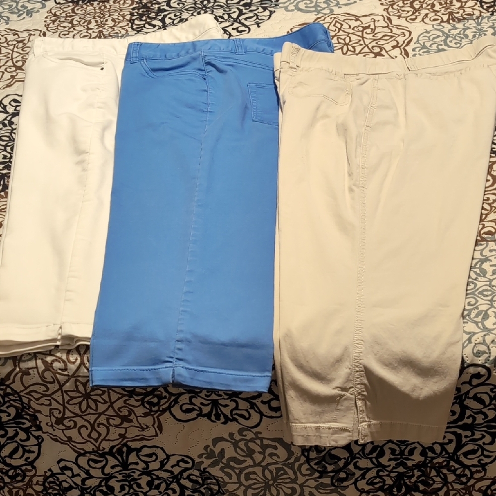 Kim Rogers Women's White Capris